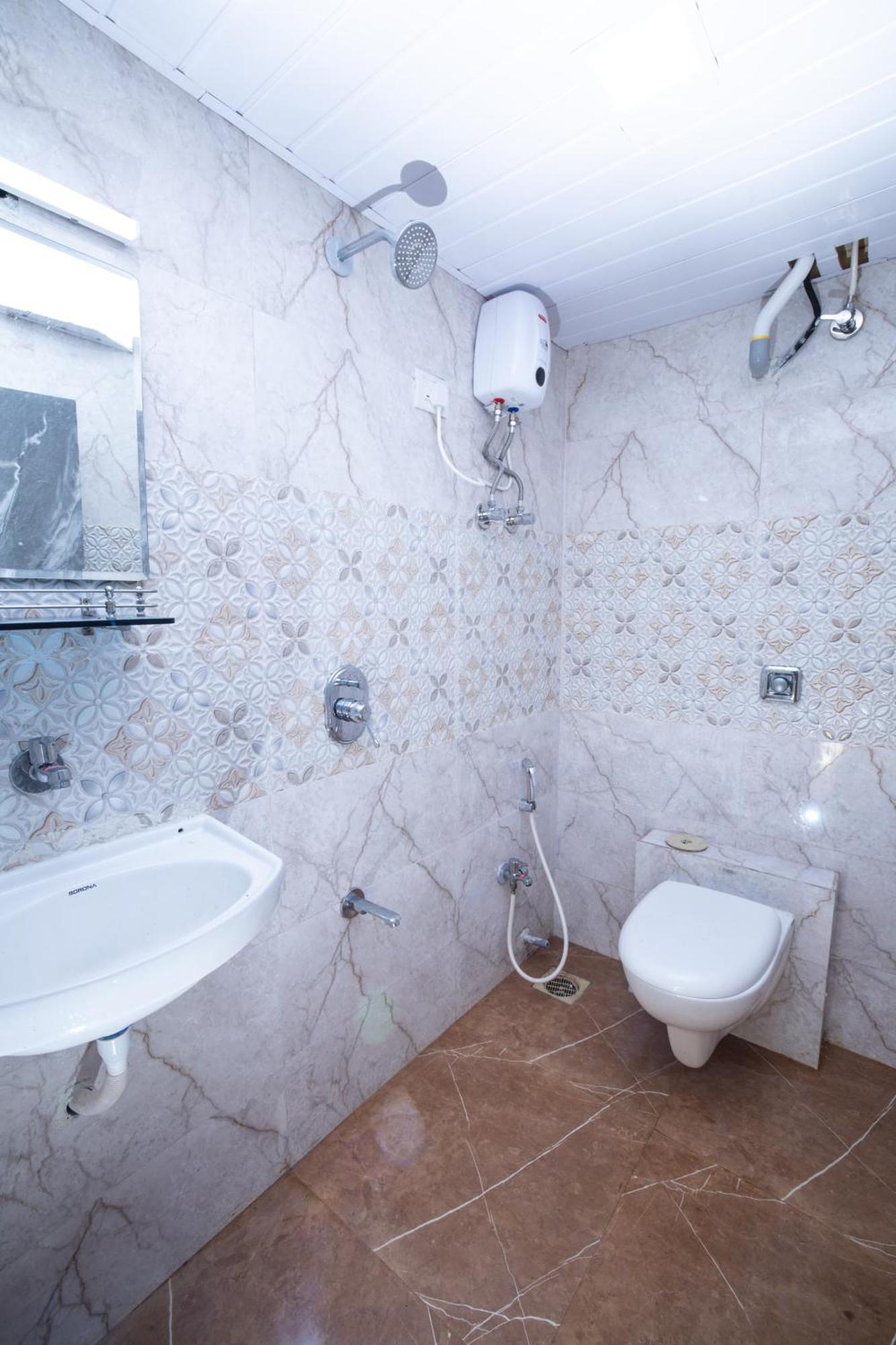 Hans Residency Hotel 3*